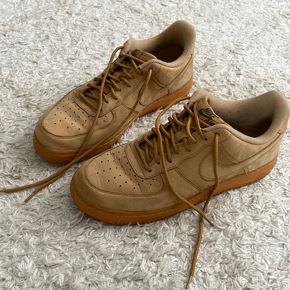 NIKE AIR FORCE 1 LV8 3